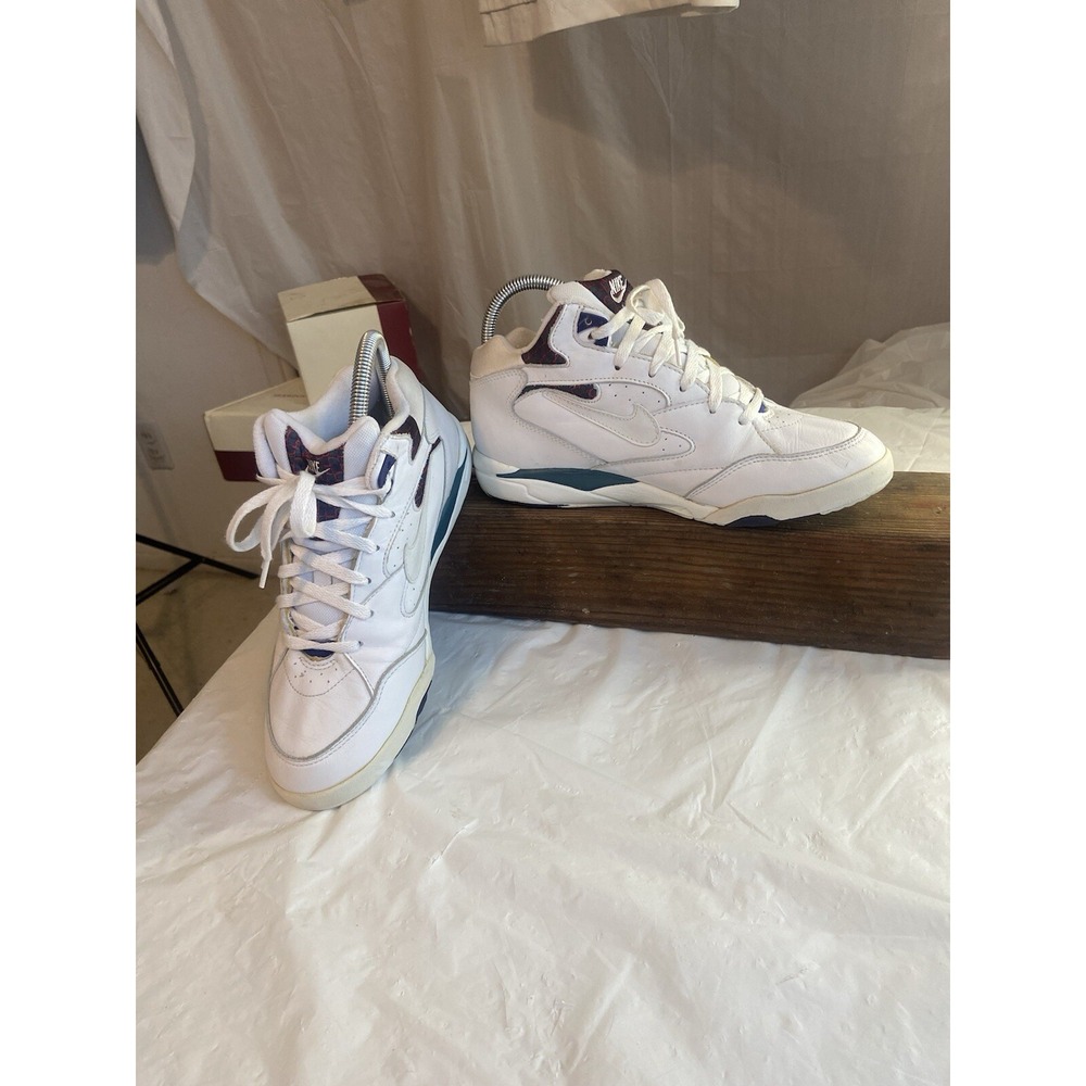 Women's Nike Air Vintage White Lace Up‎ Tennis Shoes-SIze 8.5-Great Cond